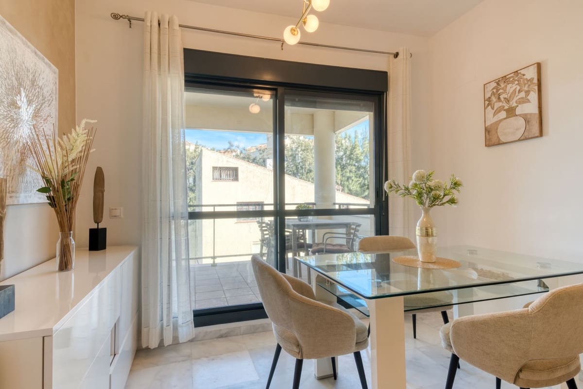 2 bedroom Apartment for rent in Estepona with pool garage - € 1,950 (Ref: 9500638)