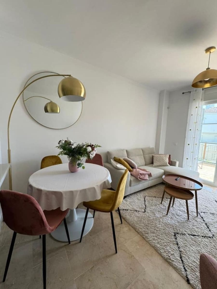 2 bedroom Apartment for rent in La Duquesa / Puerto de la Duquesa with pool garage - € 1,100 (Ref: 9500639)