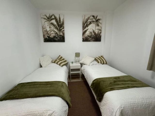 Apartamento de 2 habitaciones en La Duquesa / Puerto de la Duquesa, Manilva en alquiler con piscina garaje - 1.100 € (Ref: 9500639)