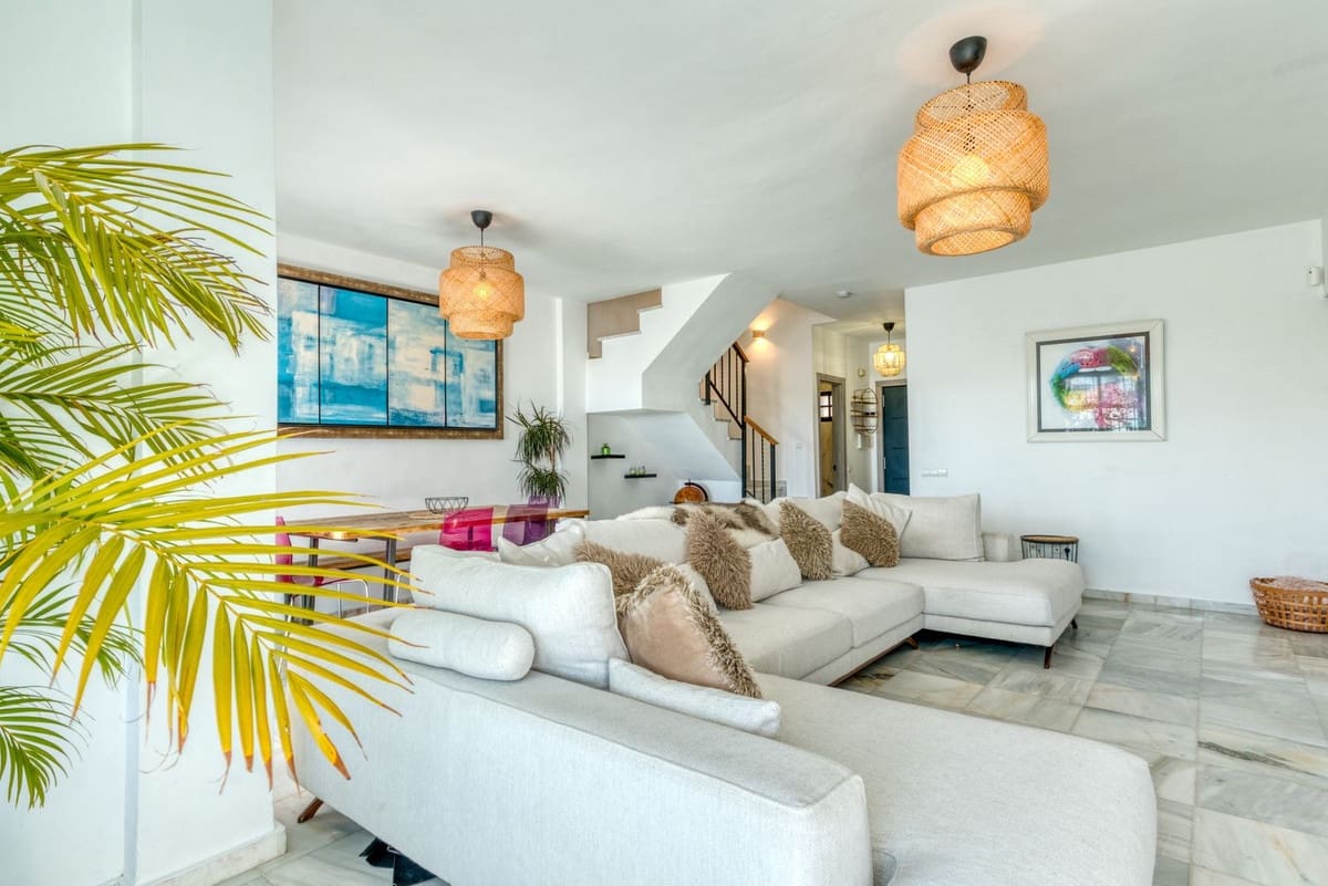 4 bedroom Villa for sale in Bel-Air with pool garage - € 795,000 (Ref: 9503487)