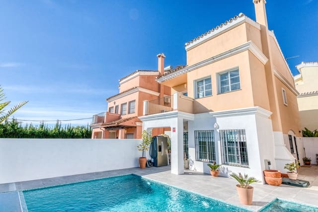 Chalet de 4 habitaciones en Bel-Air, Estepona en venta con piscina garaje - 795.000 € (Ref: 9503487)