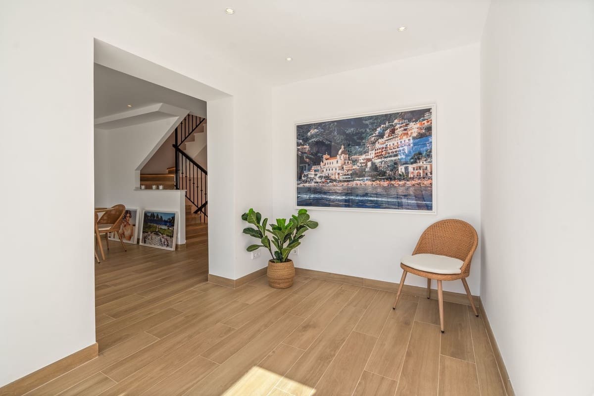 4 makuuhuone Omakotitalo myytävänä paikassa San Pedro de Alcantara mukana uima-altaan 
autotalli - 1 195 000 € (Ref: 9503489)