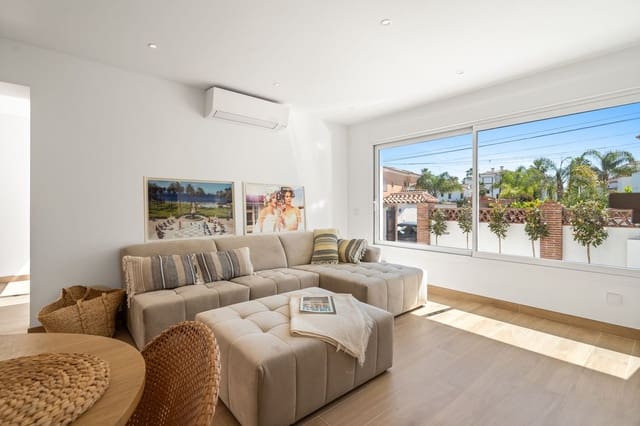 4 makuuhuone Omakotitalo myytävänä paikassa San Pedro de Alcantara, Marbella mukana uima-altaan 
autotalli - 1 195 000 € (Ref: 9503489)