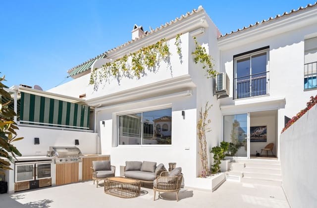 4 makuuhuone Omakotitalo myytävänä paikassa San Pedro de Alcantara, Marbella mukana uima-altaan 
autotalli - 1 195 000 € (Ref: 9503489)