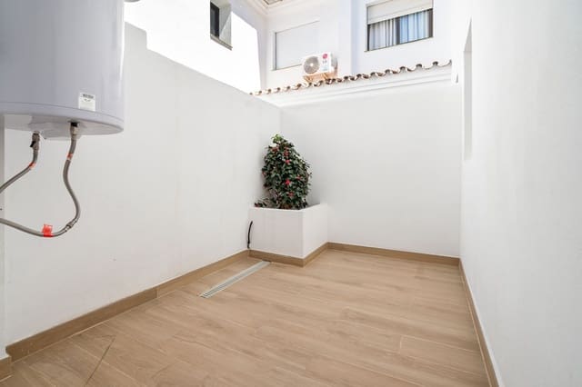 4 sovrum Hus till salu i San Pedro de Alcantara, Marbella med pool garage - 1 195 000 € (Ref: 9503489)