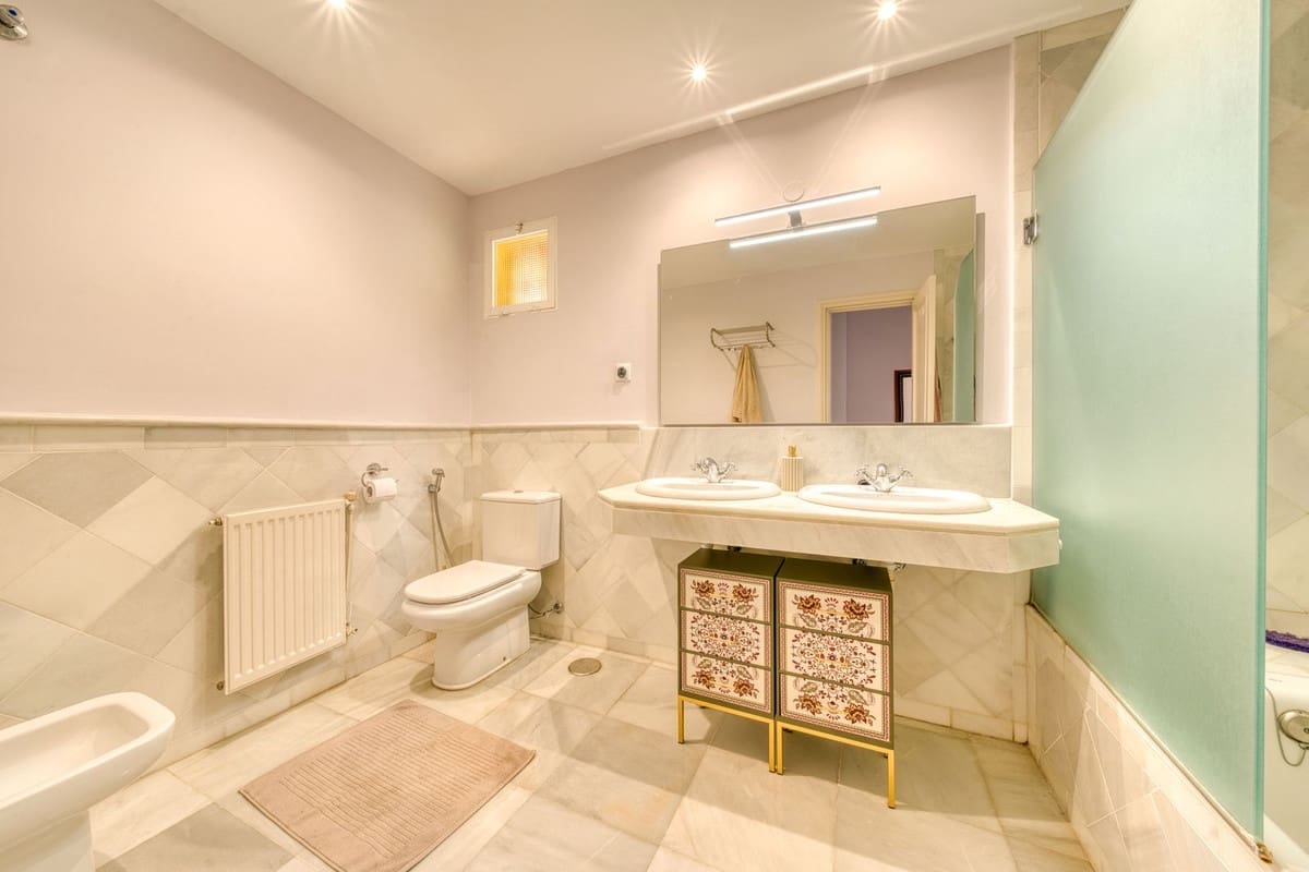 6 bedroom Villa for rent in Nueva Andalucia with pool garage - € 12,000 (Ref: 9506477)