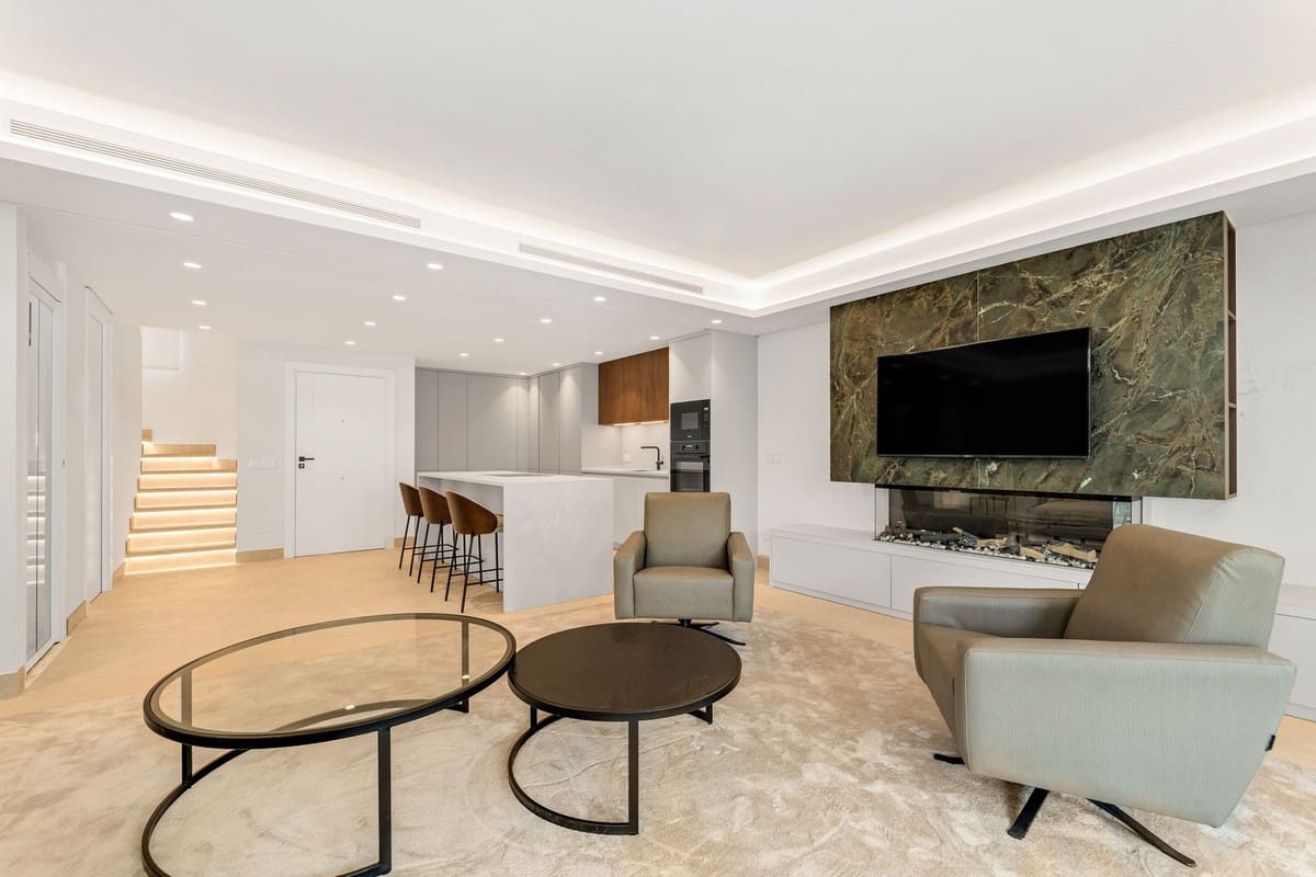 4 sypialnia Dom na sprzedaż w Estepona z basenem garażem - 2 599 000 € (Ref: 9510261)