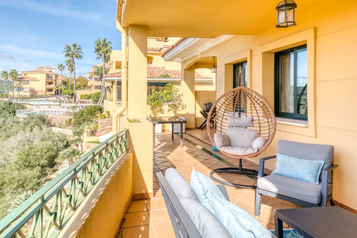 2 soverom Leilighet til salgs i Sotogrande med svømmebasseng garasje - € 449 000 (Ref: 9516556)