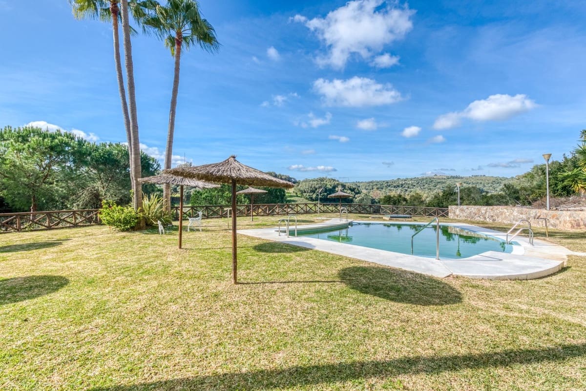 2 soverom Leilighet til salgs i Sotogrande med svømmebasseng garasje - € 449 000 (Ref: 9516556)