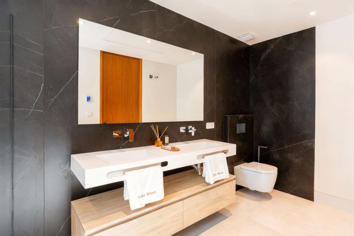 4 soveværelse Villa til salg i Estepona med swimmingpool garage - € 3.850.000 (Ref: 9517923)