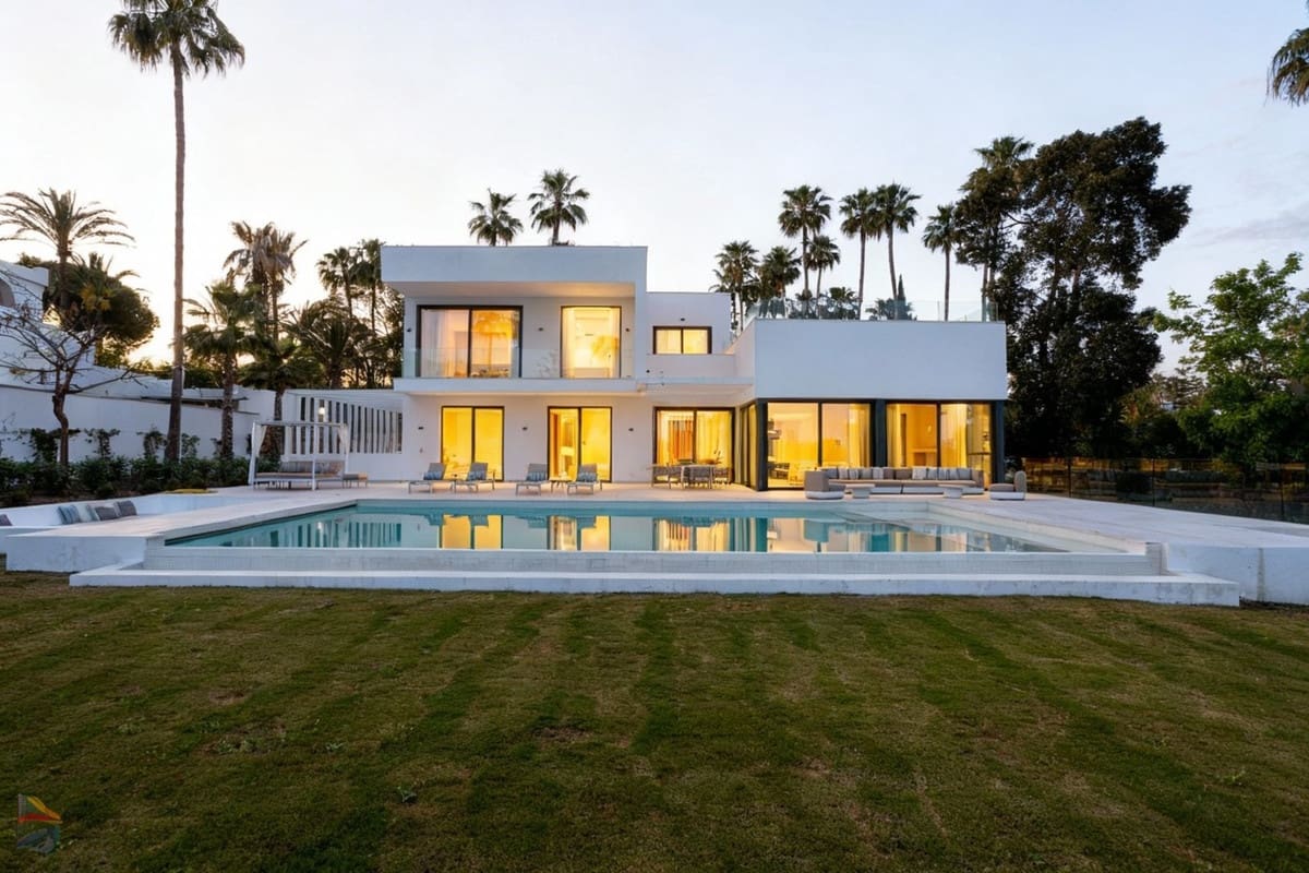 4 soveværelse Villa til salg i Estepona med swimmingpool garage - € 3.850.000 (Ref: 9517923)