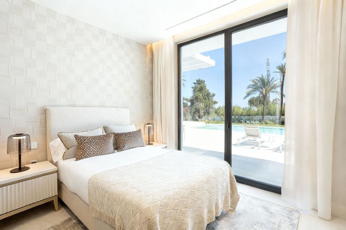 4 soveværelse Villa til salg i Estepona med swimmingpool garage - € 3.850.000 (Ref: 9517923)