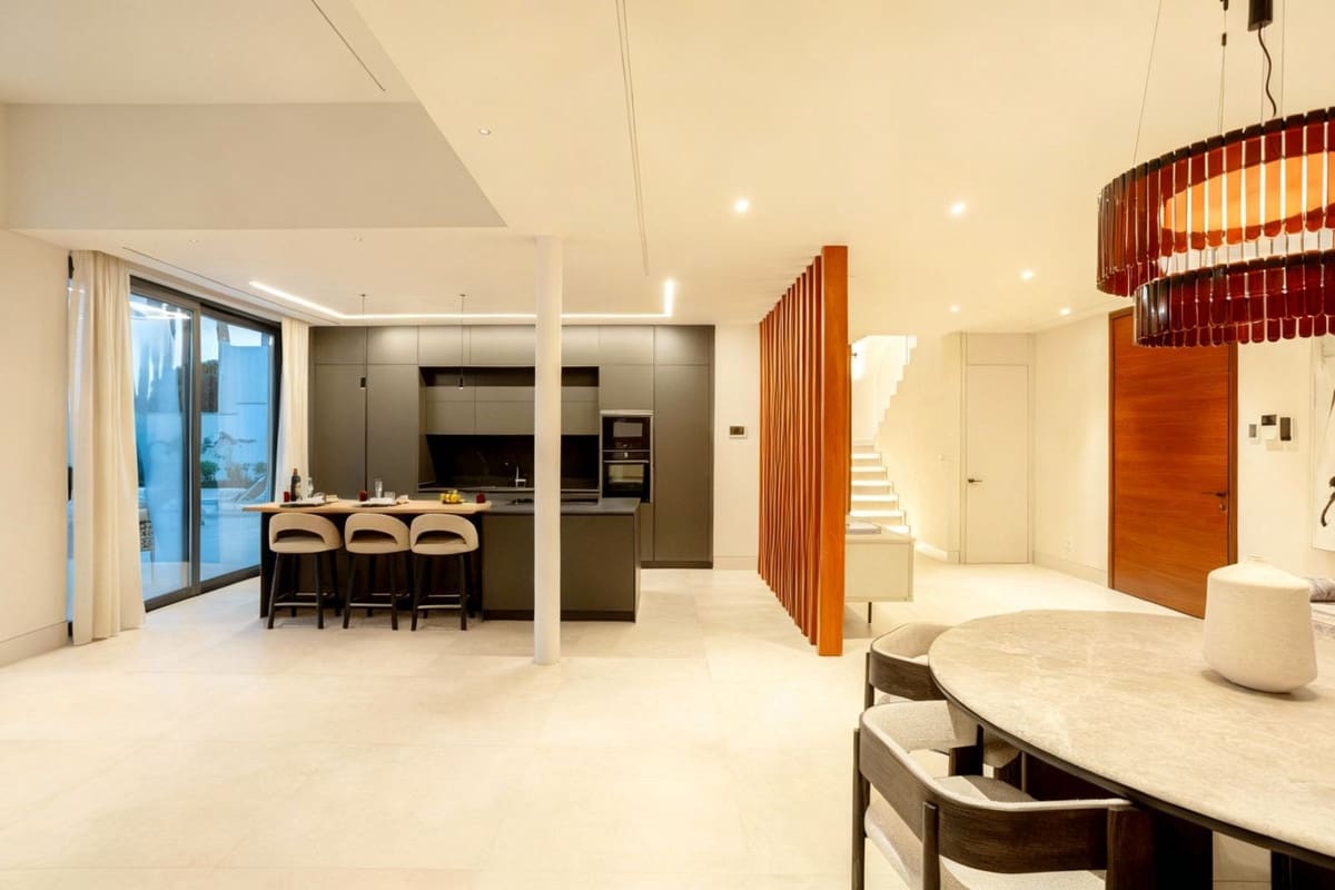 4 soveværelse Villa til salg i Estepona med swimmingpool garage - € 3.850.000 (Ref: 9517923)