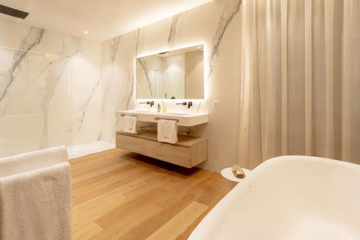 4 soveværelse Villa til salg i Estepona med swimmingpool garage - € 3.850.000 (Ref: 9517923)