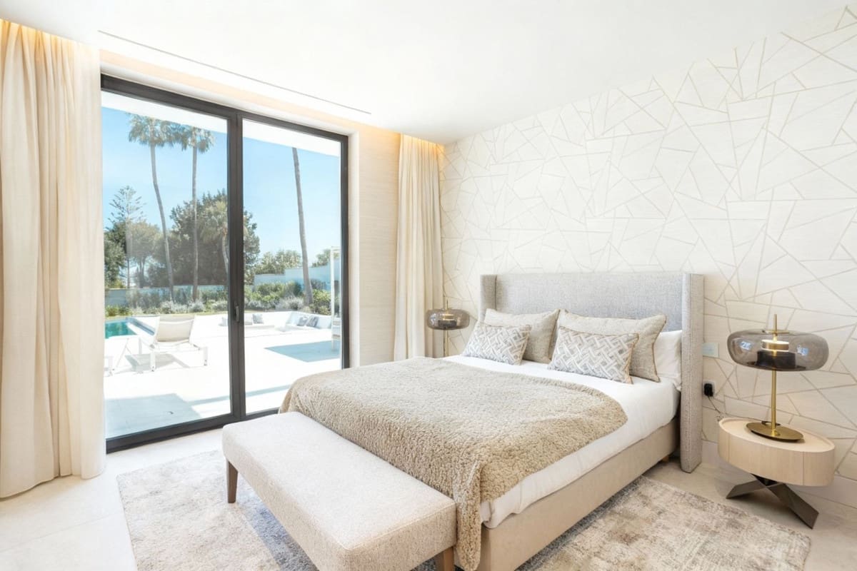 4 soveværelse Villa til salg i Estepona med swimmingpool garage - € 3.850.000 (Ref: 9517923)