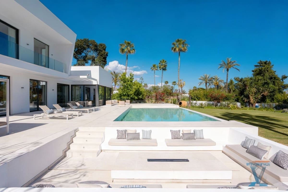 4 soveværelse Villa til salg i Estepona med swimmingpool garage - € 3.850.000 (Ref: 9517923)