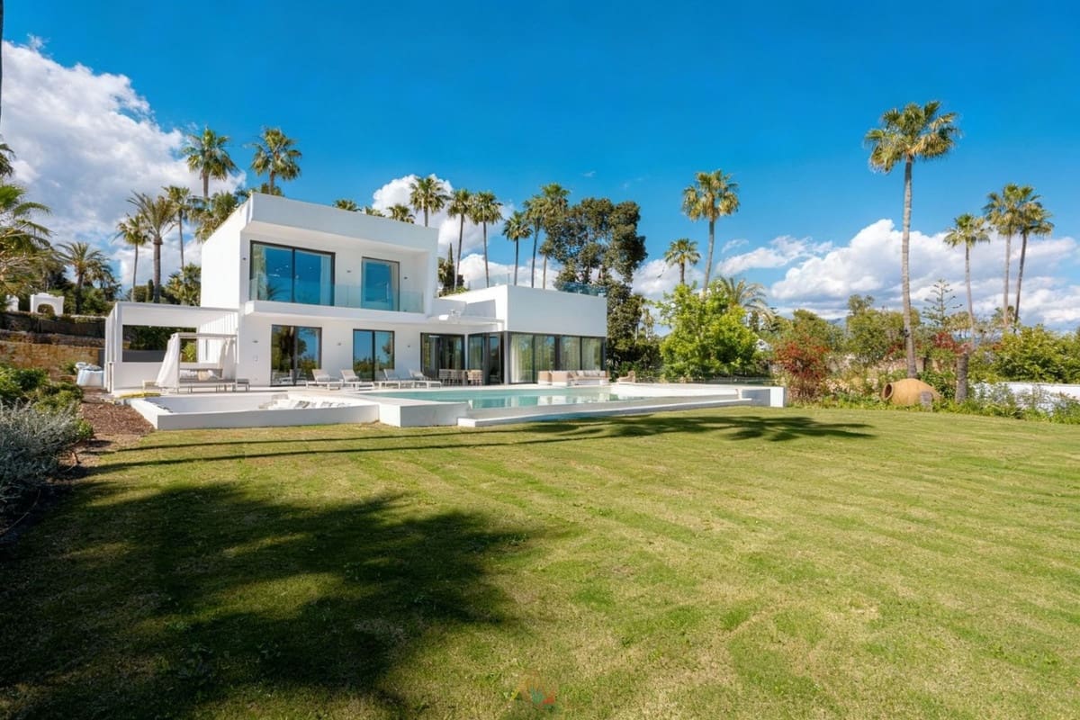 4 soveværelse Villa til salg i Estepona med swimmingpool garage - € 3.850.000 (Ref: 9517923)