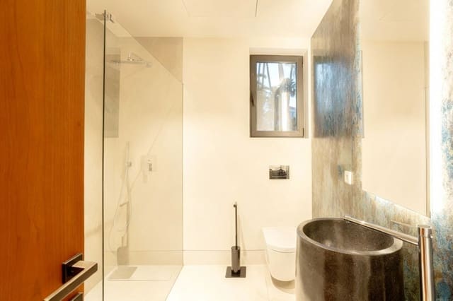 4 makuuhuone Huvila myytävänä paikassa Estepona mukana uima-altaan 
autotalli - 3 850 000 € (Ref: 9517923)