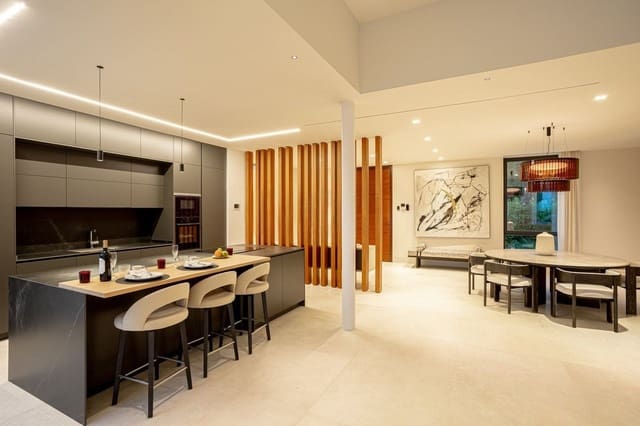 4 soverom Villa til salgs i Estepona med svømmebasseng garasje - € 3 850 000 (Ref: 9517923)