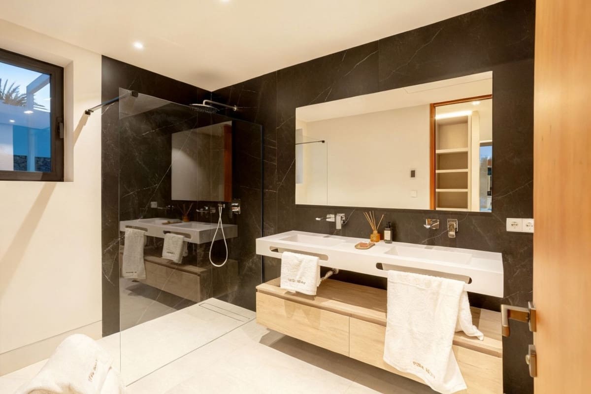 4 soverom Villa til salgs i Estepona med svømmebasseng garasje - € 3 850 000 (Ref: 9517923)