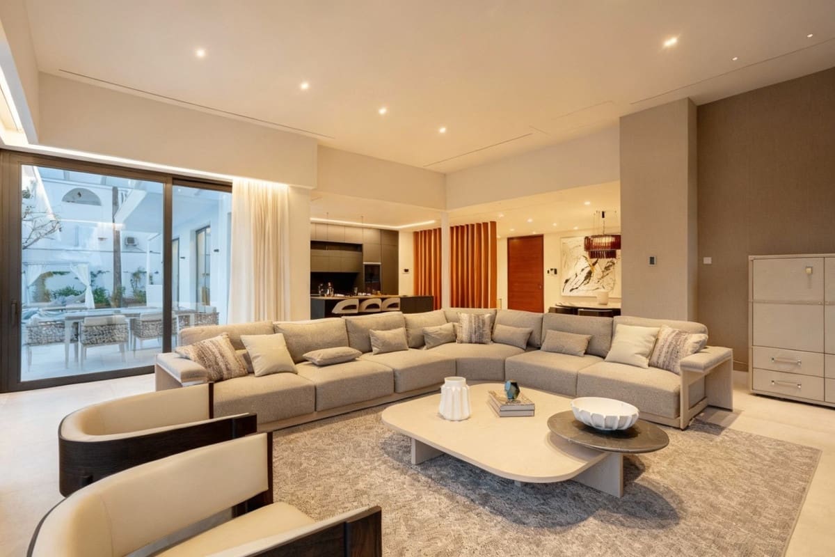 4 soverom Villa til salgs i Estepona med svømmebasseng garasje - € 3 850 000 (Ref: 9517923)