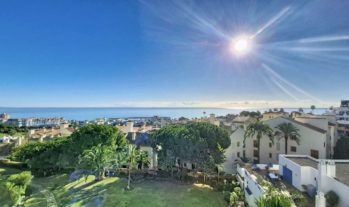 3 quarto Apartamento para venda em La Duquesa / Puerto de la Duquesa com piscina garagem - 395 000 € (Ref: 9517924)