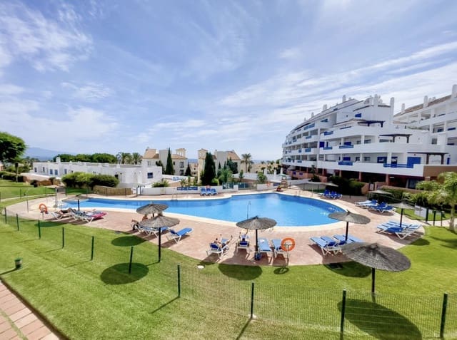 3 bedroom Apartment for sale in La Duquesa / Puerto de la Duquesa, Manilva with pool garage - € 395,000 (Ref: 9517924)