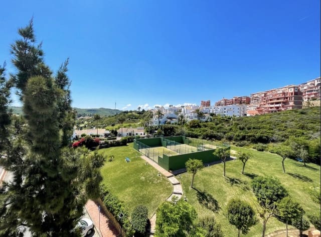 3 bedroom Apartment for sale in La Duquesa / Puerto de la Duquesa, Manilva with pool garage - € 395,000 (Ref: 9517924)