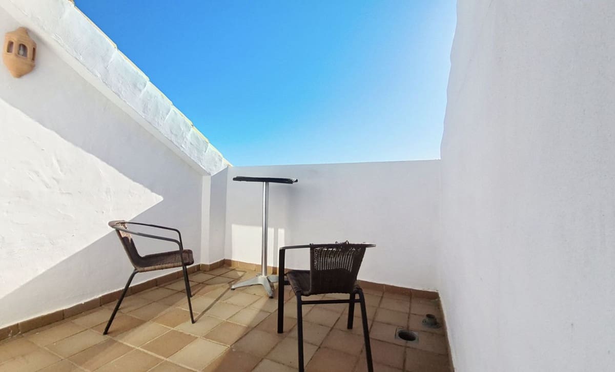 3 makuuhuone Huoneisto myytävänä paikassa La Duquesa / Puerto de la Duquesa mukana uima-altaan 
autotalli - 395 000 € (Ref: 9517924)