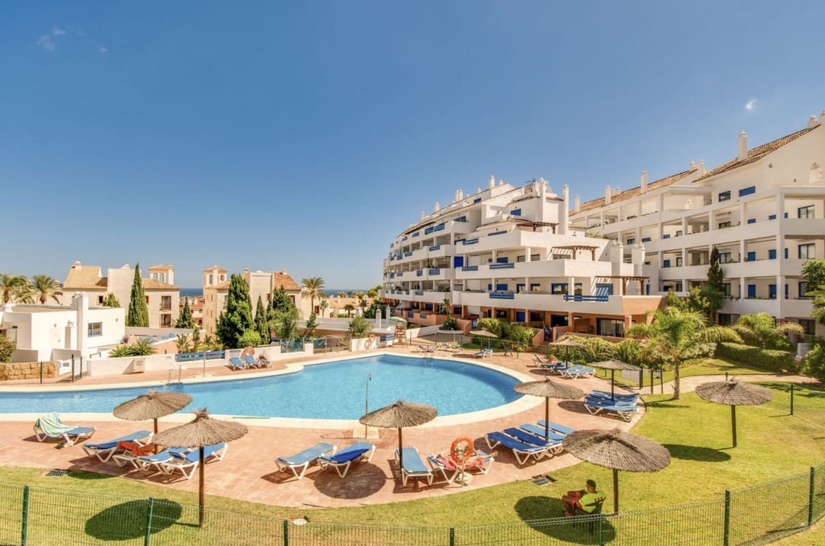 3 makuuhuone Huoneisto myytävänä paikassa La Duquesa / Puerto de la Duquesa mukana uima-altaan 
autotalli - 395 000 € (Ref: 9517924)