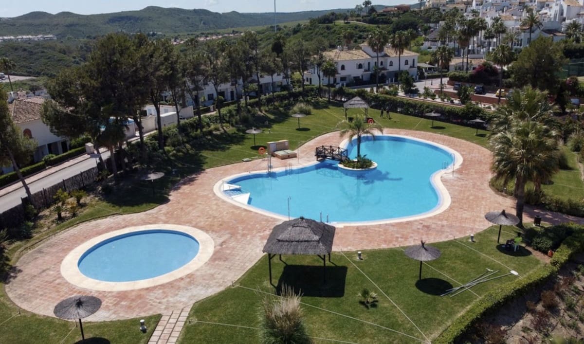 3 makuuhuone Huoneisto myytävänä paikassa La Duquesa / Puerto de la Duquesa mukana uima-altaan 
autotalli - 395 000 € (Ref: 9517924)