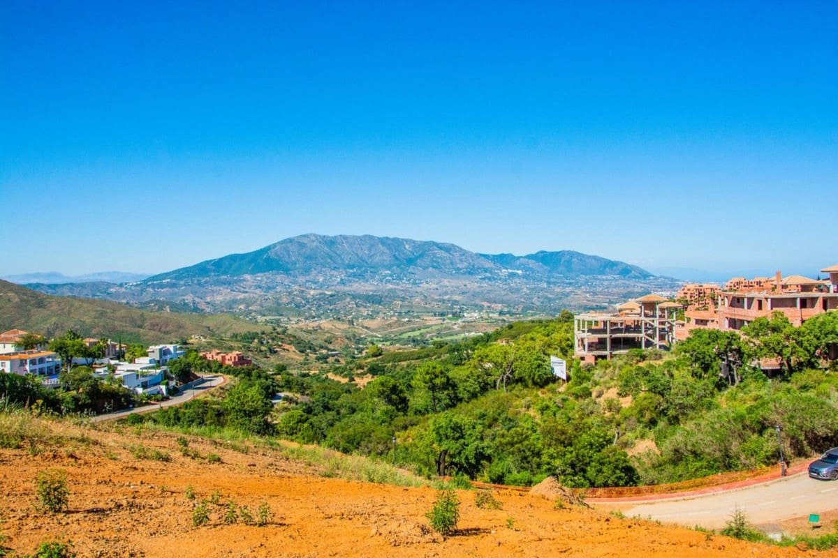 4 sypialnia Willa na sprzedaż w La Mairena z basenem garażem - 2 950 000 € (Ref: 9521605)