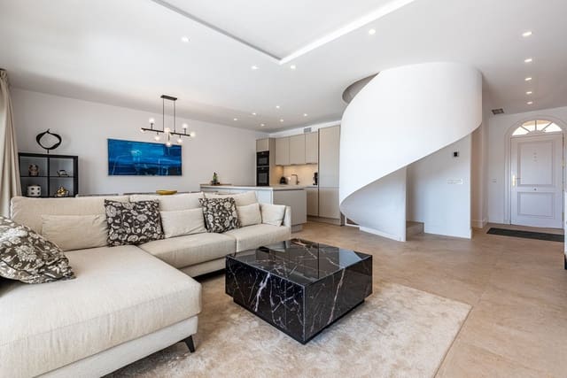 4 bedroom Semi-detached Villa for sale in Nueva Andalucia, Marbella with pool garage - € 1,395,000 (Ref: 9521888)