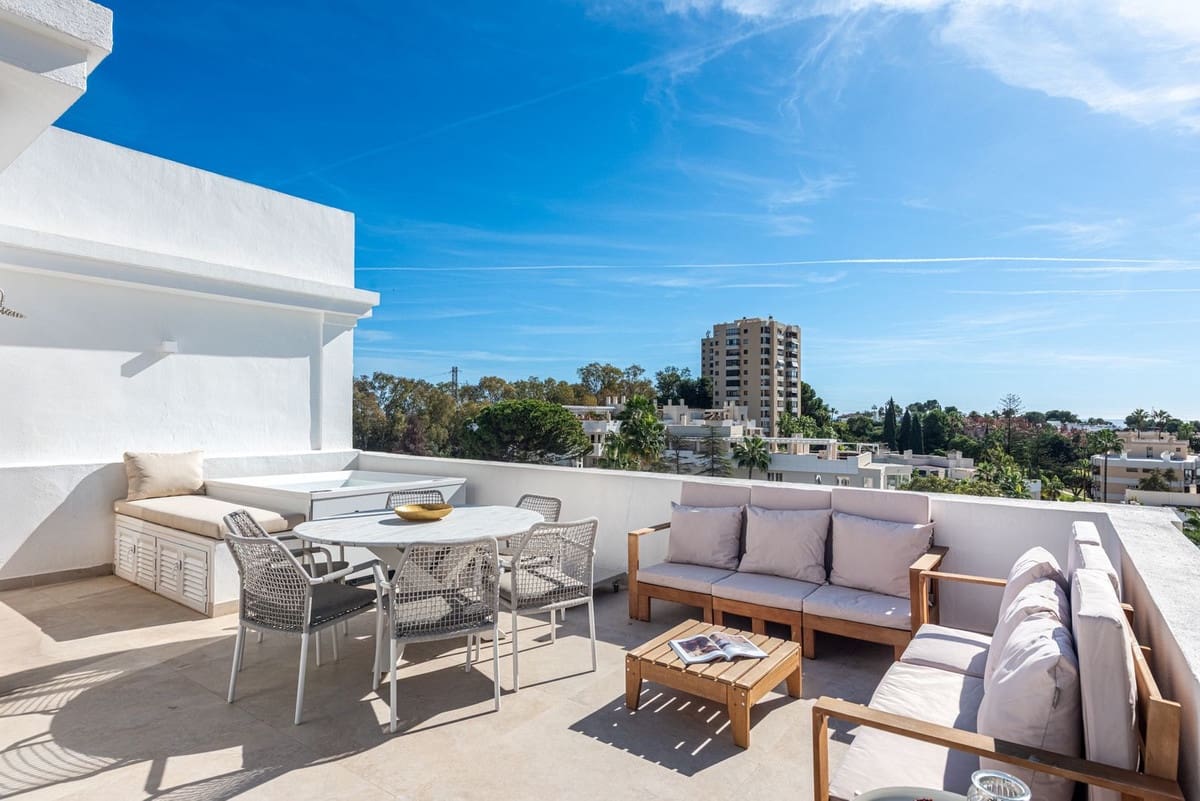 4 bedroom Semi-detached Villa for sale in Nueva Andalucia with pool garage - € 1,395,000 (Ref: 9521888)