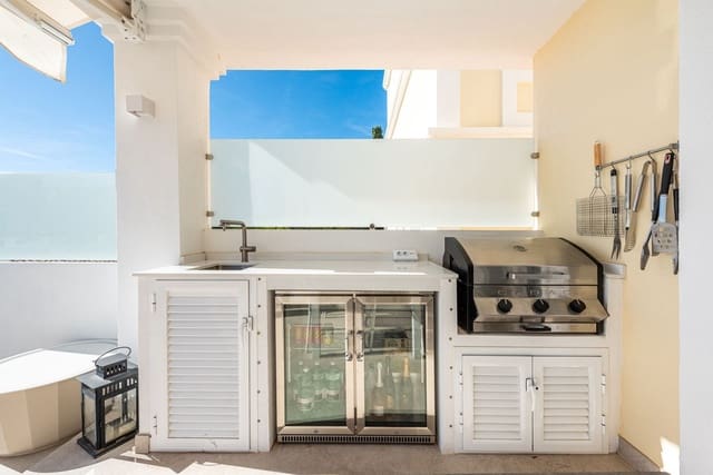 4 bedroom Semi-detached Villa for sale in Nueva Andalucia, Marbella with pool garage - € 1,395,000 (Ref: 9521888)