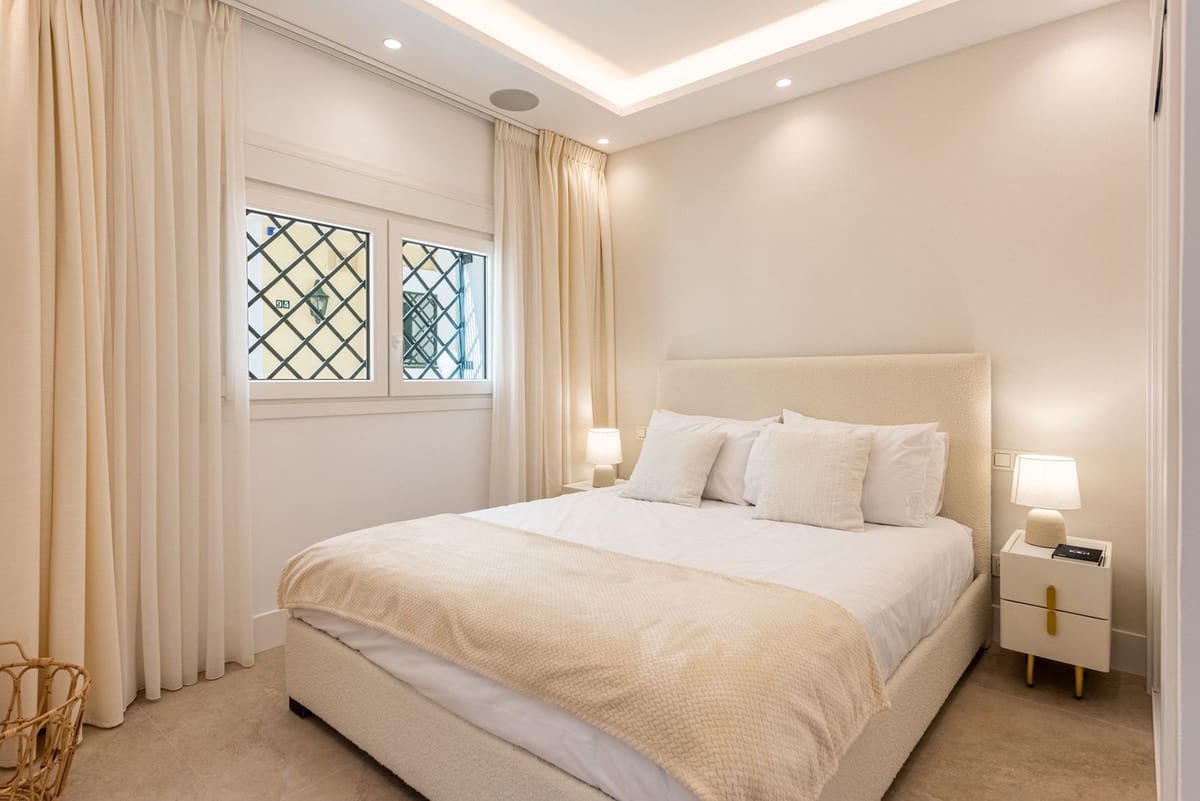 4 bedroom Semi-detached Villa for sale in Nueva Andalucia with pool garage - € 1,395,000 (Ref: 9521888)