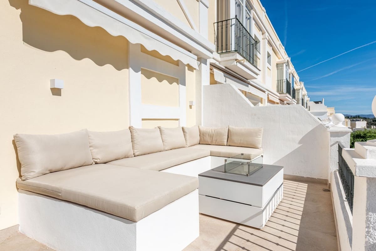 4 bedroom Semi-detached Villa for sale in Nueva Andalucia with pool garage - € 1,395,000 (Ref: 9521888)