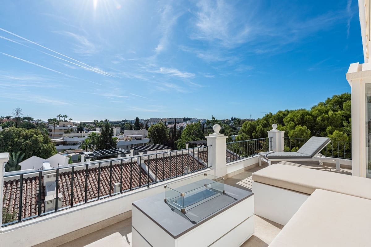 4 bedroom Semi-detached Villa for sale in Nueva Andalucia with pool garage - € 1,395,000 (Ref: 9521888)