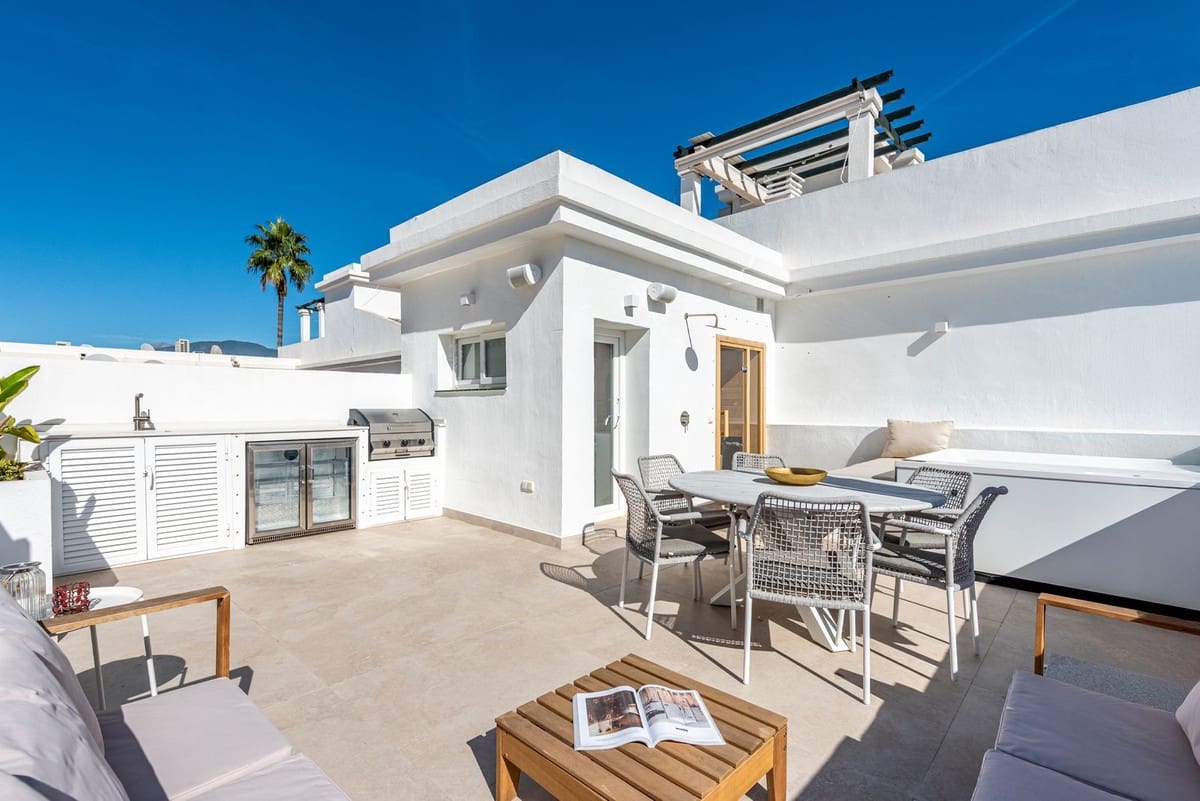 4 bedroom Semi-detached Villa for sale in Nueva Andalucia with pool garage - € 1,395,000 (Ref: 9521888)