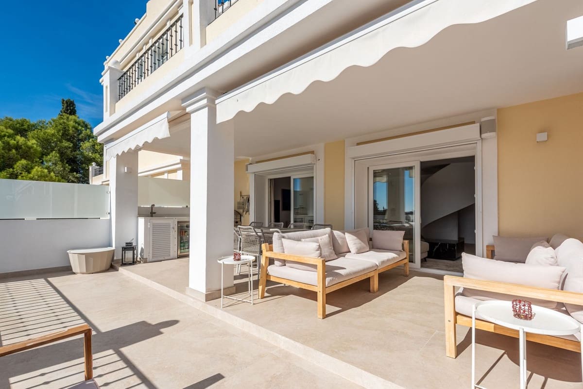 4 bedroom Semi-detached Villa for sale in Nueva Andalucia with pool garage - € 1,395,000 (Ref: 9521888)