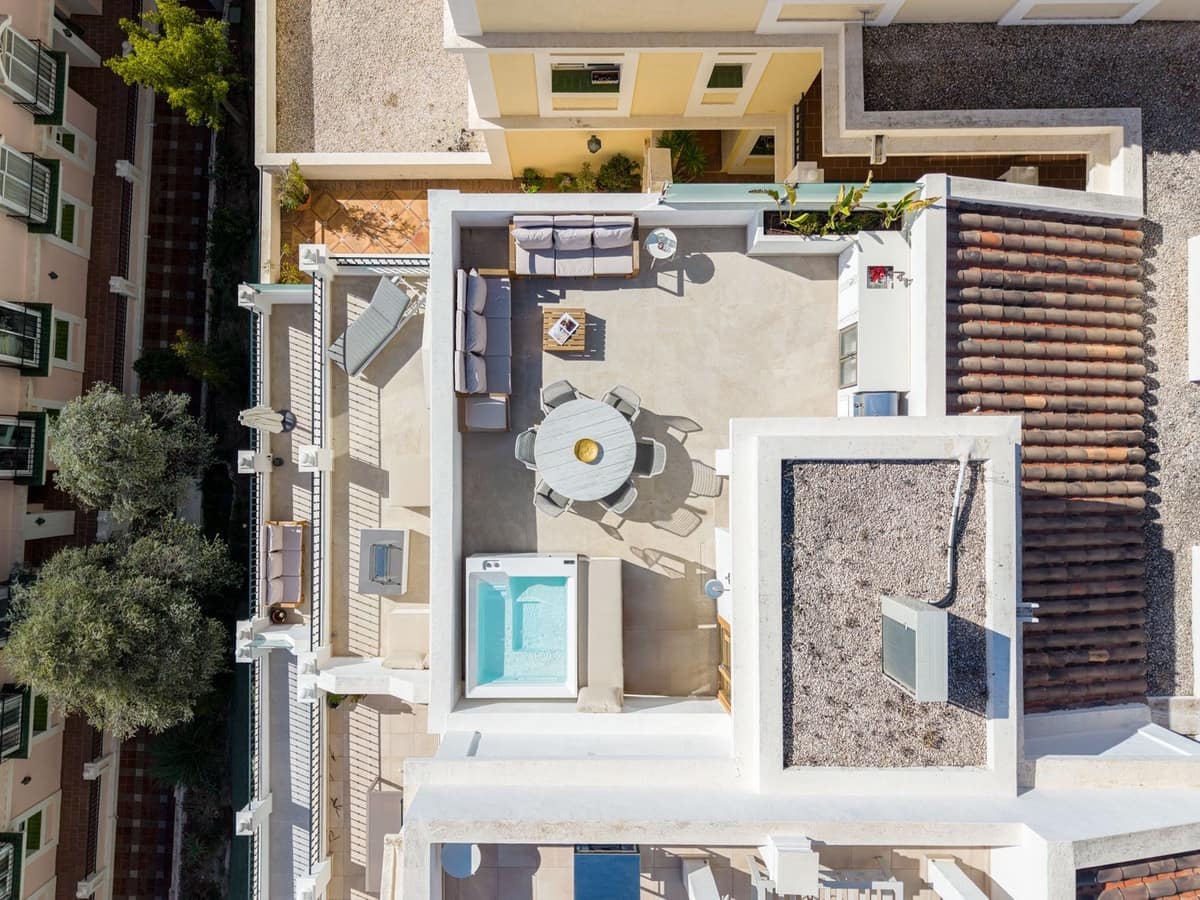 4 bedroom Semi-detached Villa for sale in Nueva Andalucia with pool garage - € 1,395,000 (Ref: 9521888)