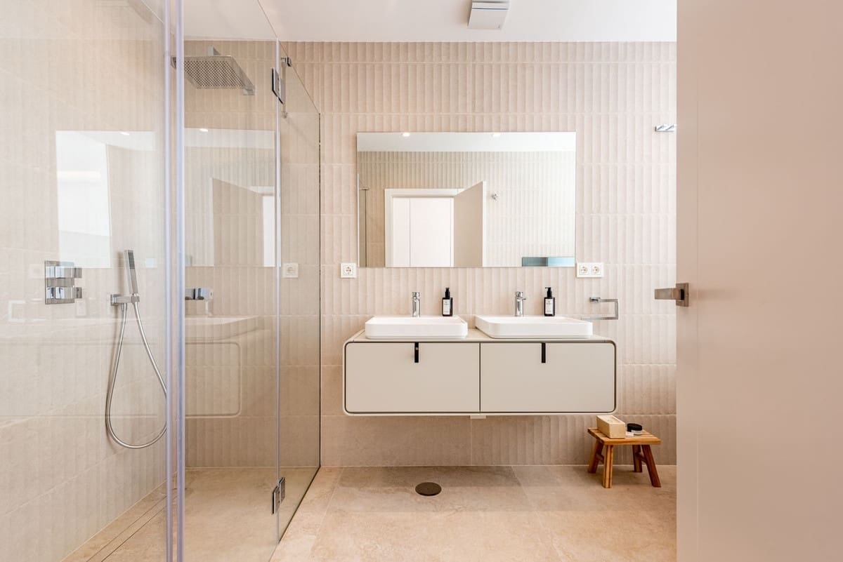 4 makuuhuone Paritalo myytävänä paikassa Nueva Andalucia mukana uima-altaan 
autotalli - 1 395 000 € (Ref: 9521888)