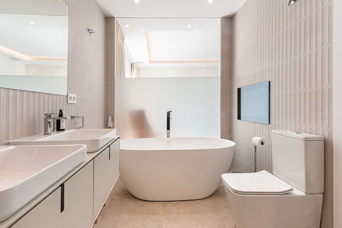 4 makuuhuone Paritalo myytävänä paikassa Nueva Andalucia mukana uima-altaan 
autotalli - 1 395 000 € (Ref: 9521888)