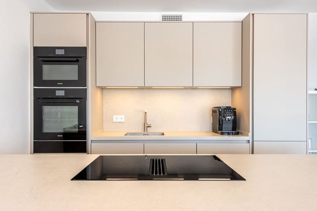 4 slaapkamer Halfvrijstaande villa te koop in Nueva Andalucia, Marbella met zwembad garage - € 1.395.000 (Ref: 9521888)