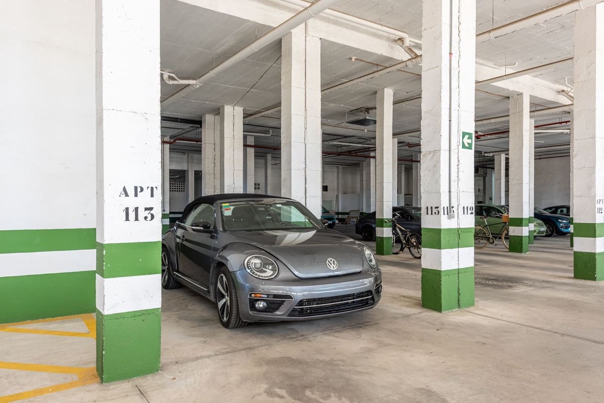 4 makuuhuone Paritalo myytävänä paikassa Nueva Andalucia mukana uima-altaan 
autotalli - 1 395 000 € (Ref: 9521888)