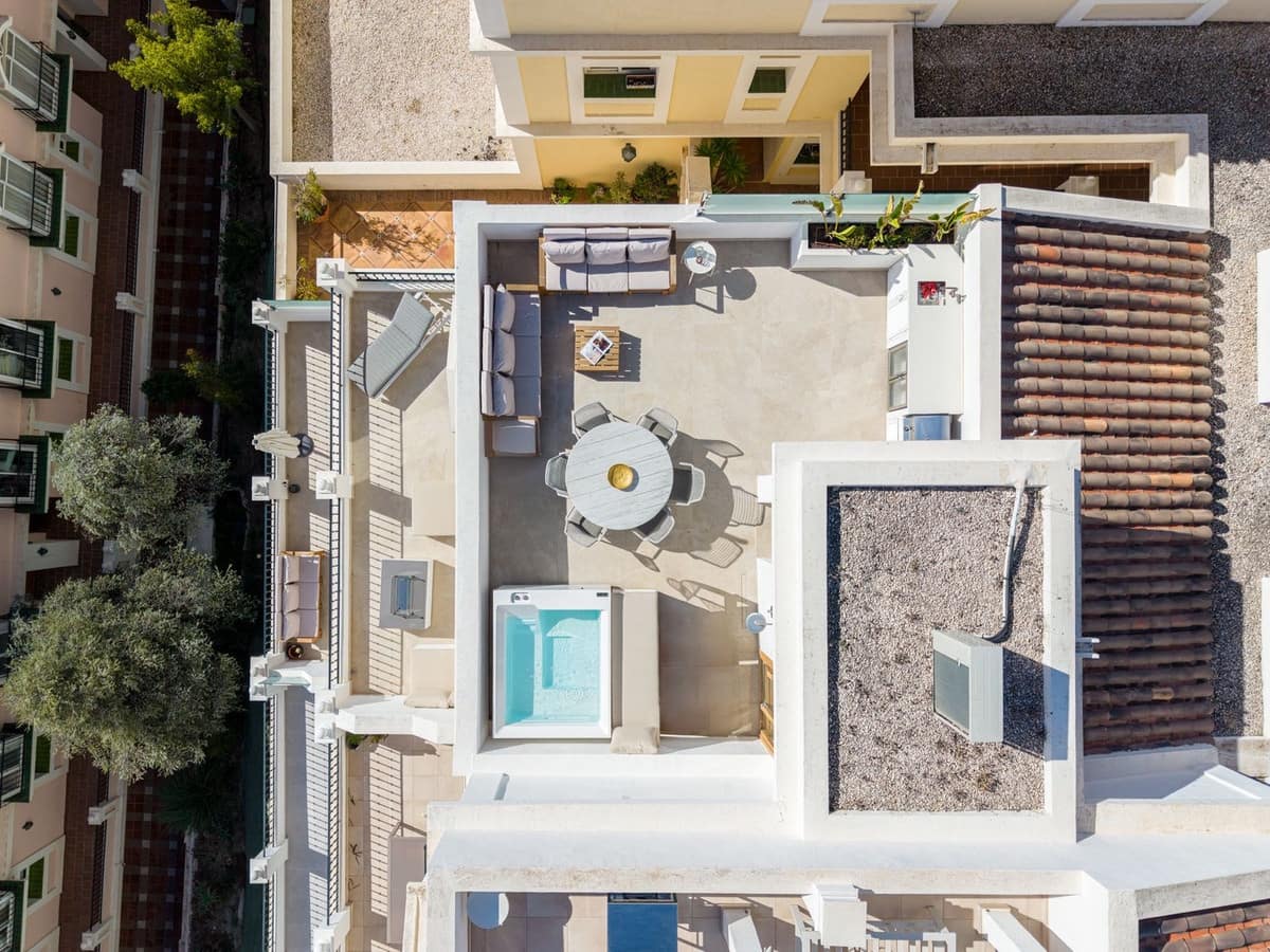 4 makuuhuone Paritalo myytävänä paikassa Nueva Andalucia mukana uima-altaan 
autotalli - 1 395 000 € (Ref: 9521888)