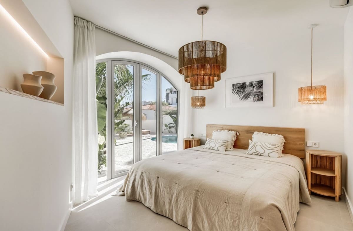 4 sypialnia Willa na sprzedaż w Marbella z basenem garażem - 1 795 000 € (Ref: 9521889)