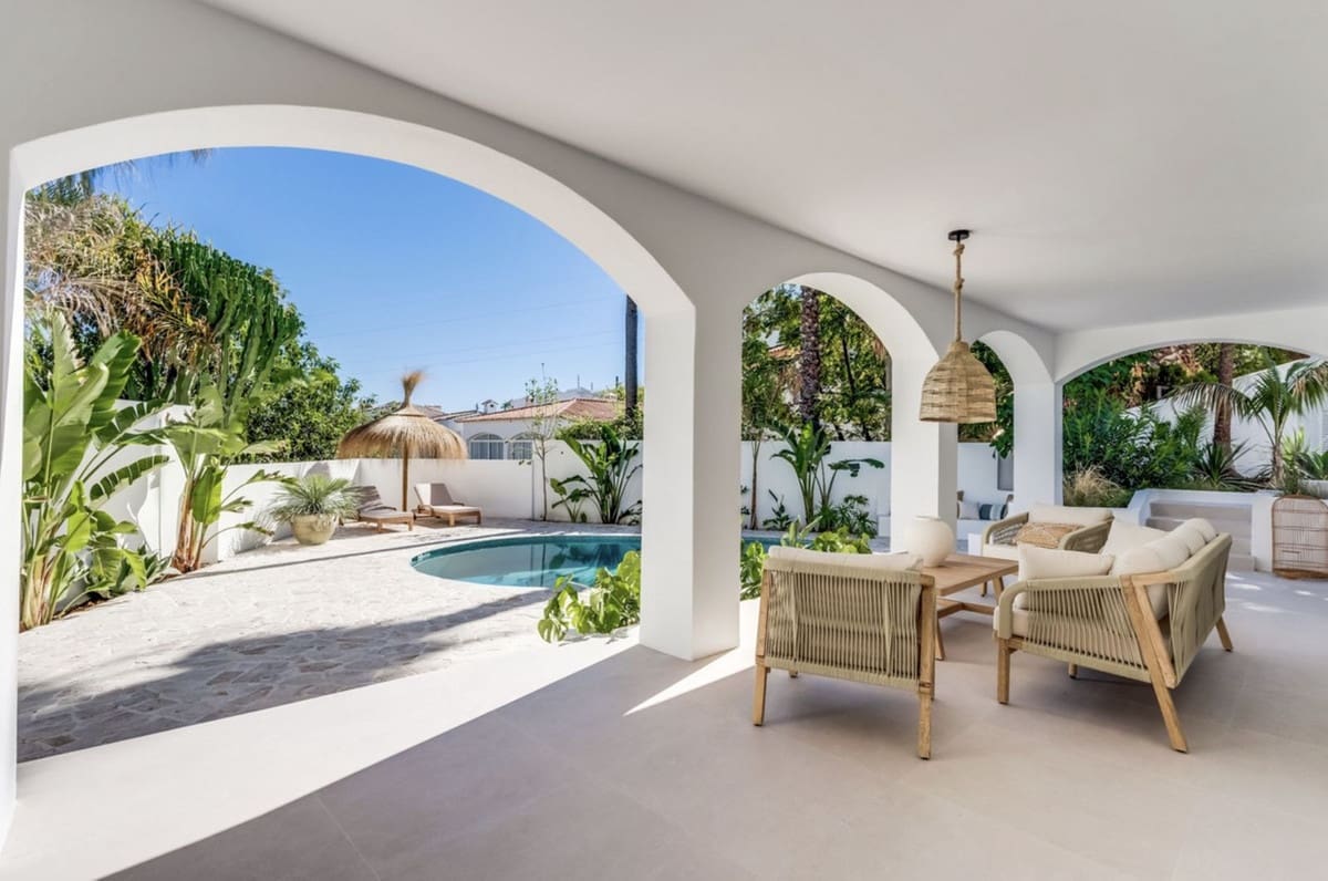 4 sypialnia Willa na sprzedaż w Marbella z basenem garażem - 1 795 000 € (Ref: 9521889)