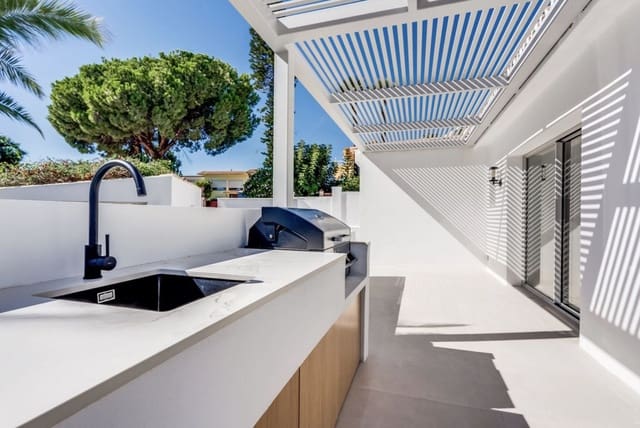 4 sypialnia Willa na sprzedaż w Marbella z basenem garażem - 1 795 000 € (Ref: 9521889)