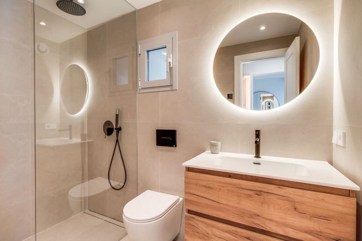 4 sypialnia Willa na sprzedaż w Marbella z basenem garażem - 1 795 000 € (Ref: 9521889)